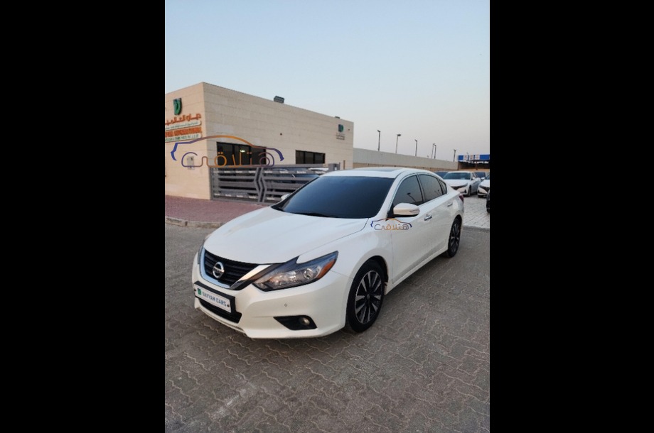 Altima Nissan White
