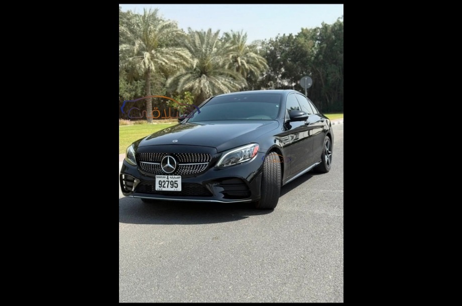 C 300 Mercedes أسود
