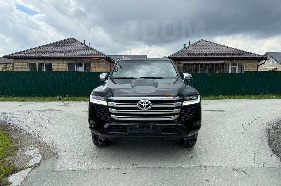 Land Cruiser Toyota أسود