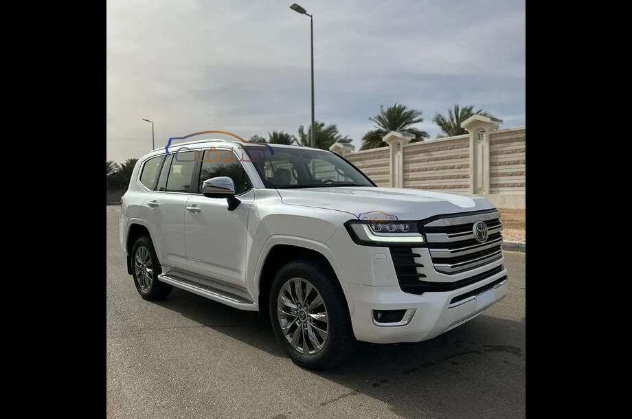 Land Cruiser Toyota أبيض