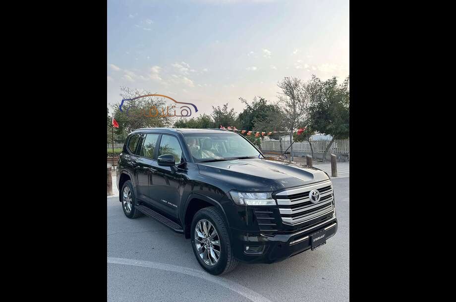 Land Cruiser Toyota Black