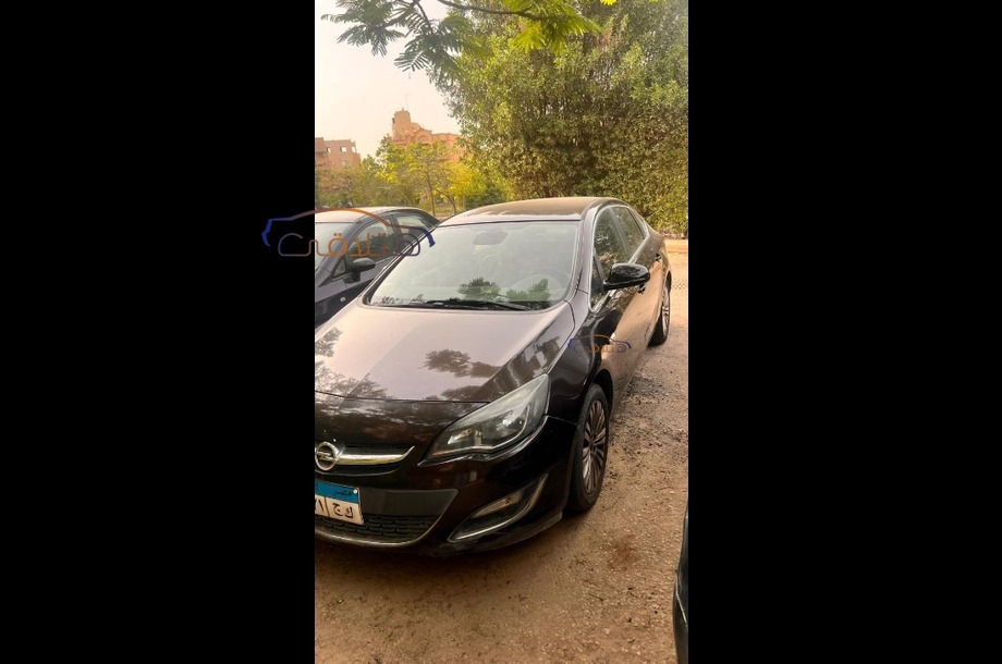 Astra Opel أسود