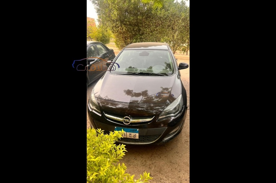 Astra Opel أسود