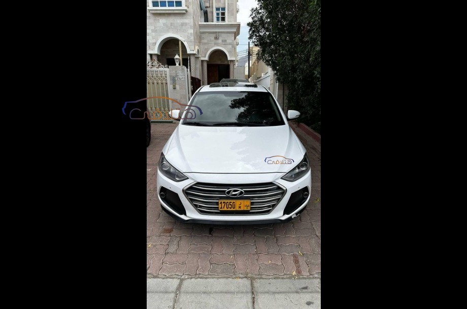 Elantra Hyundai White