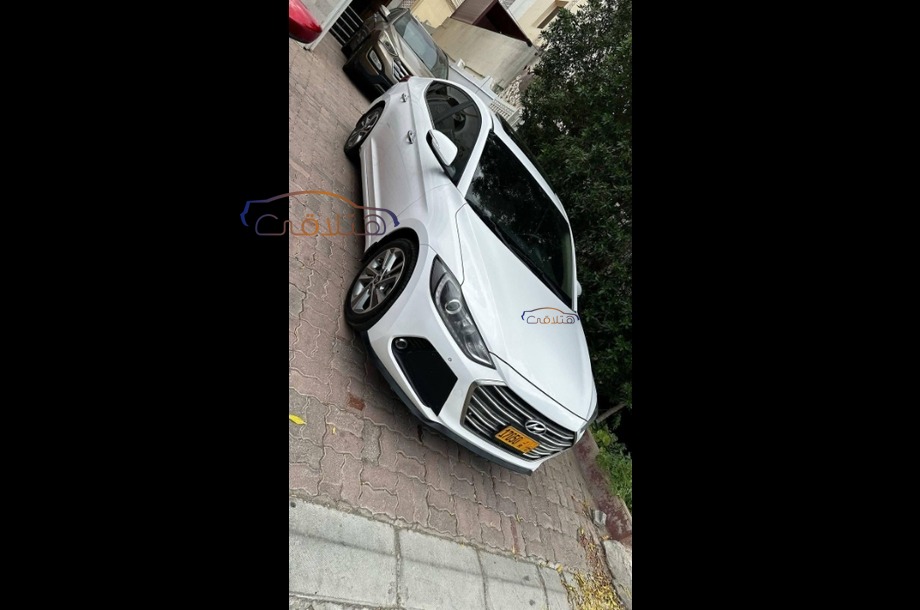 Elantra Hyundai White