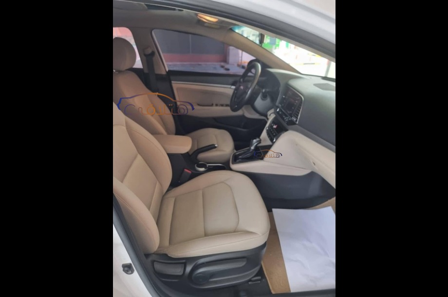 Elantra Hyundai White