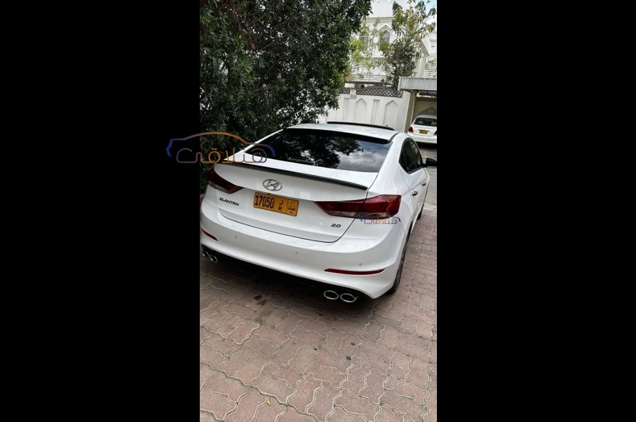 Elantra Hyundai White