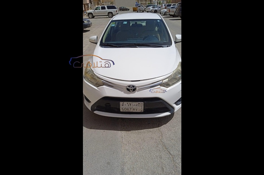 Yaris Toyota White