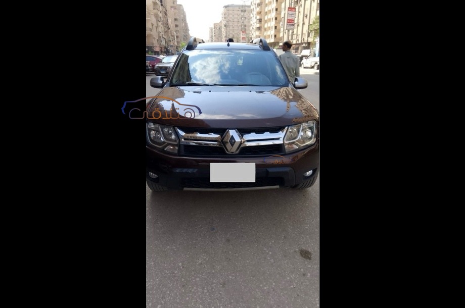 Duster Renault احمر غامق