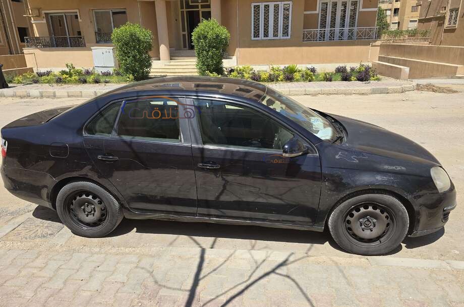 Jetta Volkswagen أسود