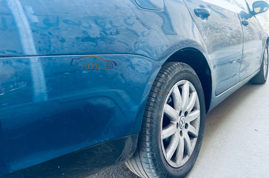 Jetta Volkswagen الأزرق الداكن