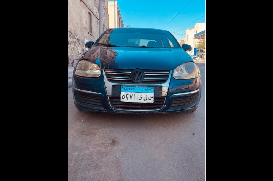 Jetta Volkswagen الأزرق الداكن
