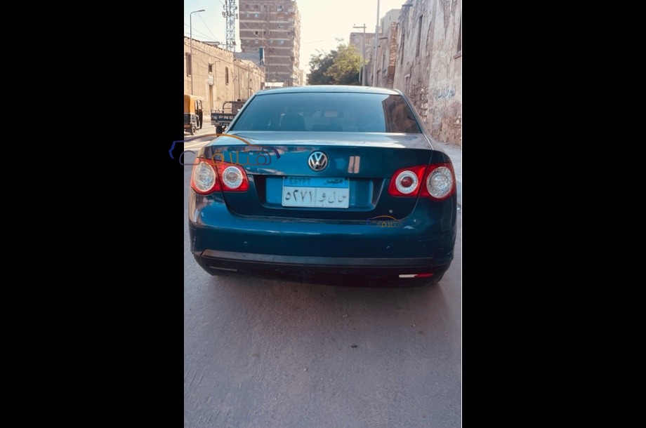 Jetta Volkswagen الأزرق الداكن