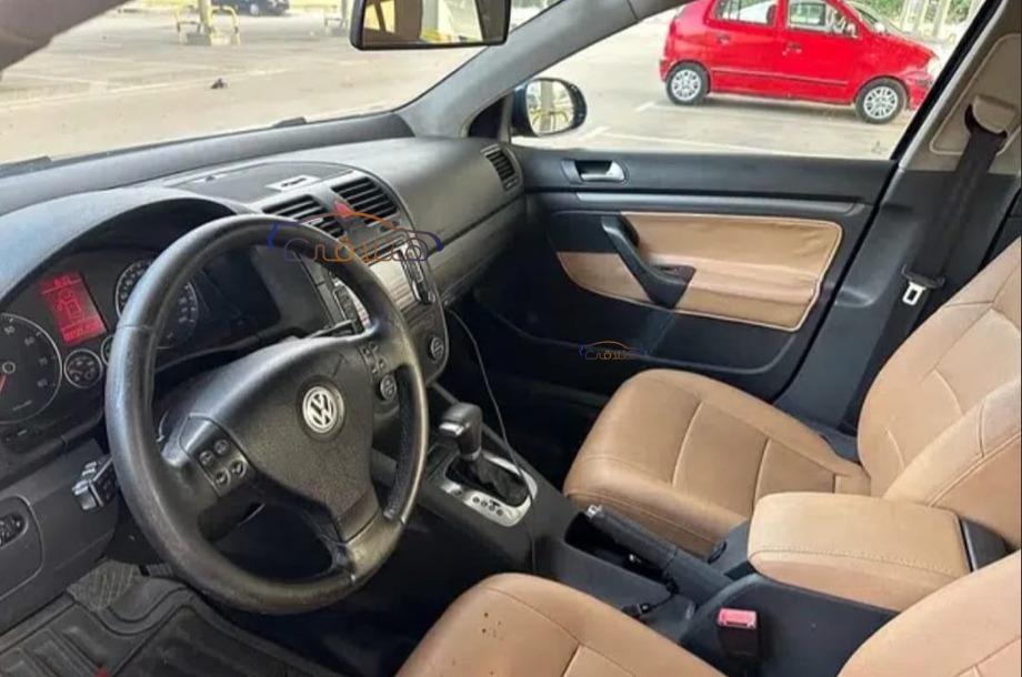 Jetta Volkswagen الأزرق الداكن