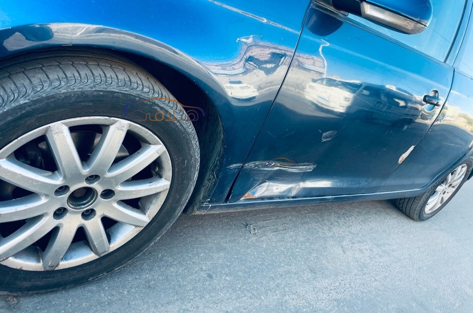 Jetta Volkswagen الأزرق الداكن