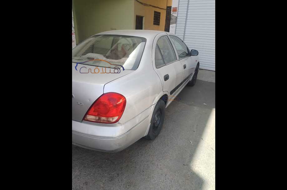 Sunny Nissan فضي