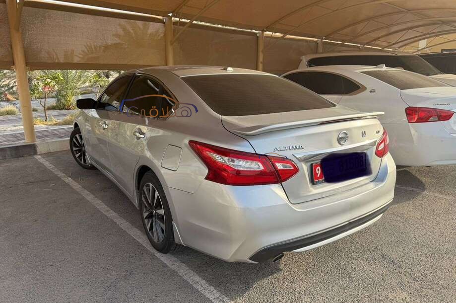 Altima Nissan Silver