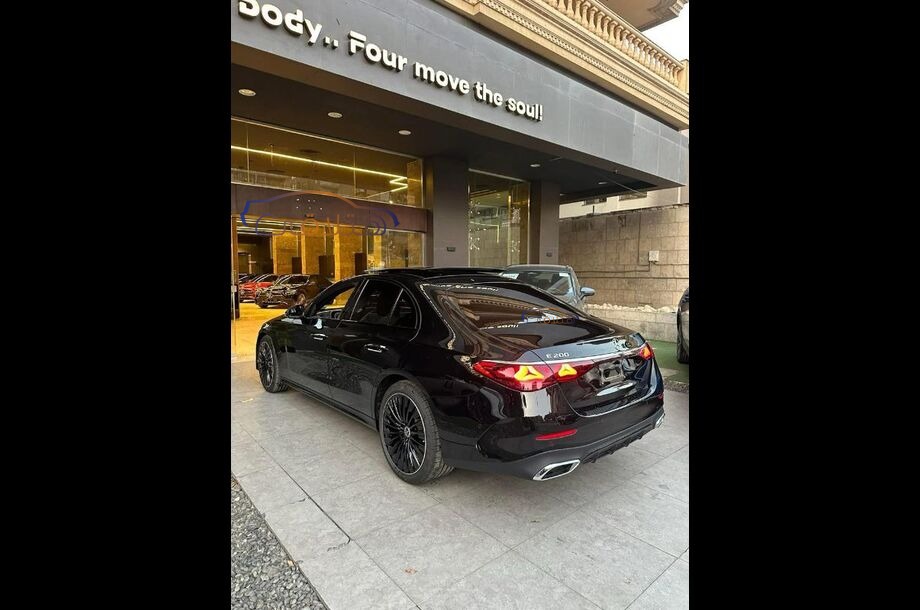 E 200 Mercedes Black