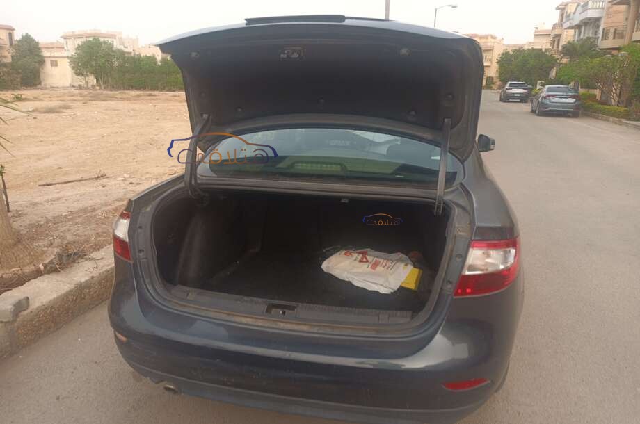 Fluence Renault رمادي