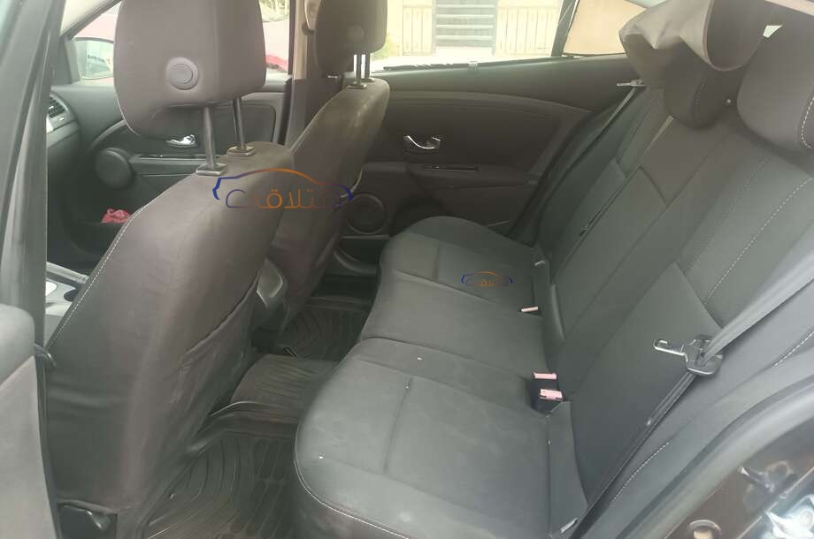 Fluence Renault رمادي