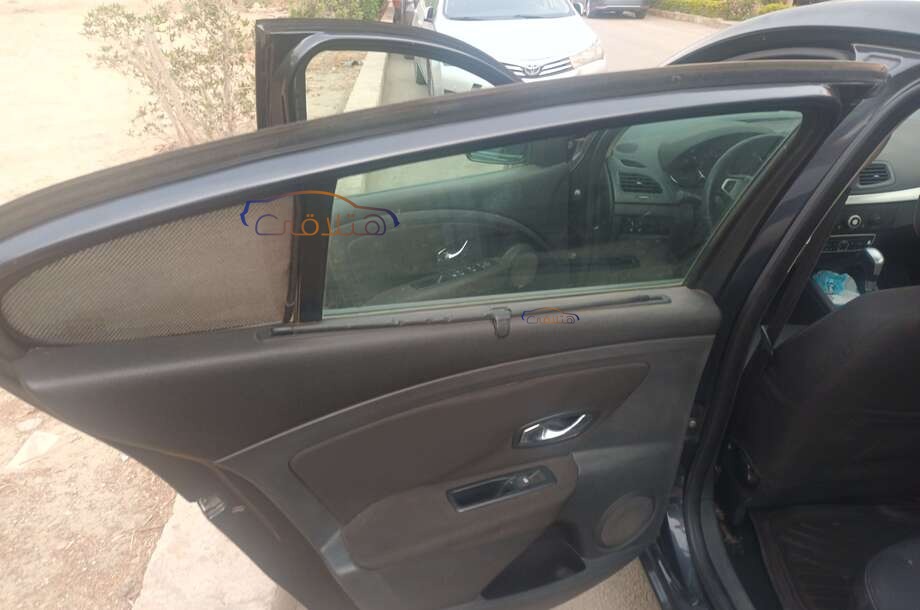 Fluence Renault رمادي