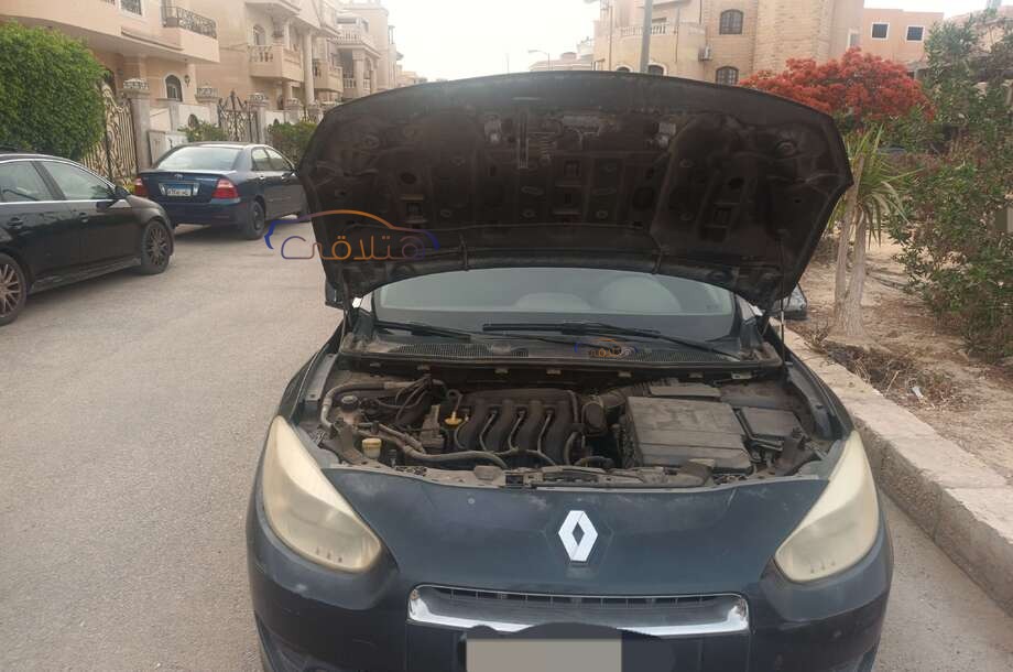 Fluence Renault رمادي
