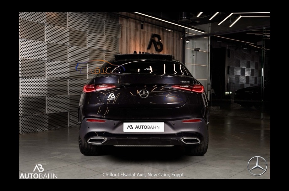 GLC 300 Mercedes أسود