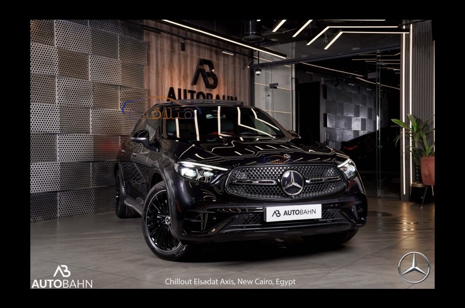 GLC 300 Mercedes أسود