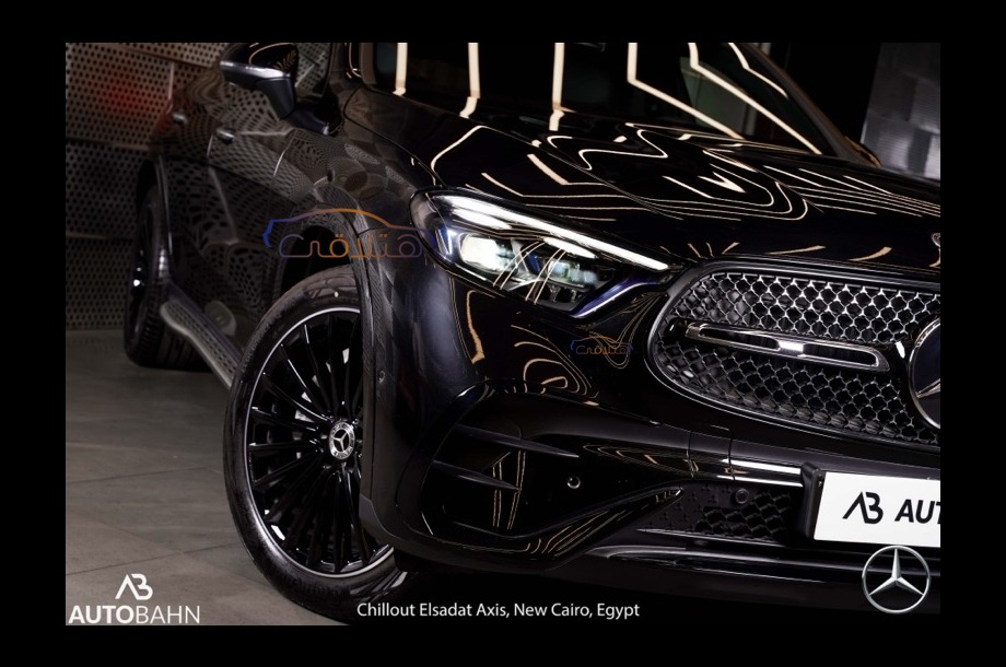 GLC 300 Mercedes أسود
