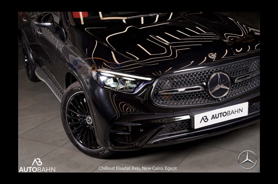GLC 300 Mercedes أسود