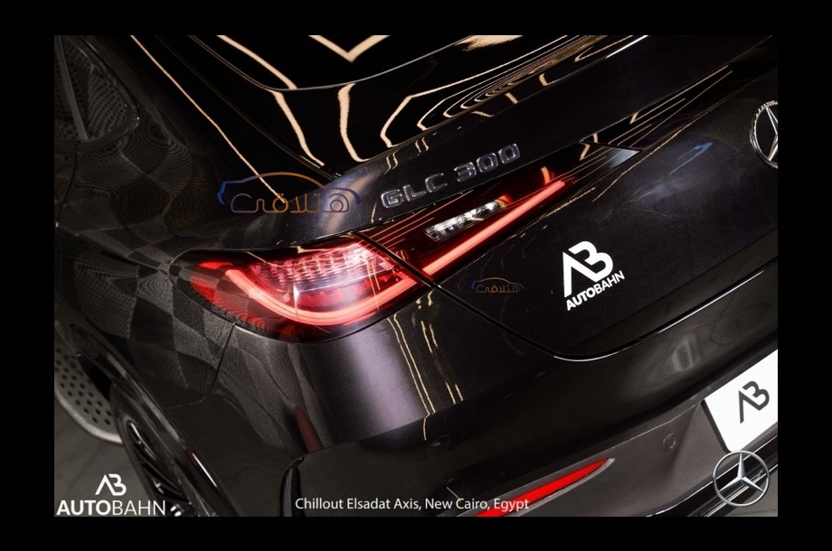 GLC 300 Mercedes أسود