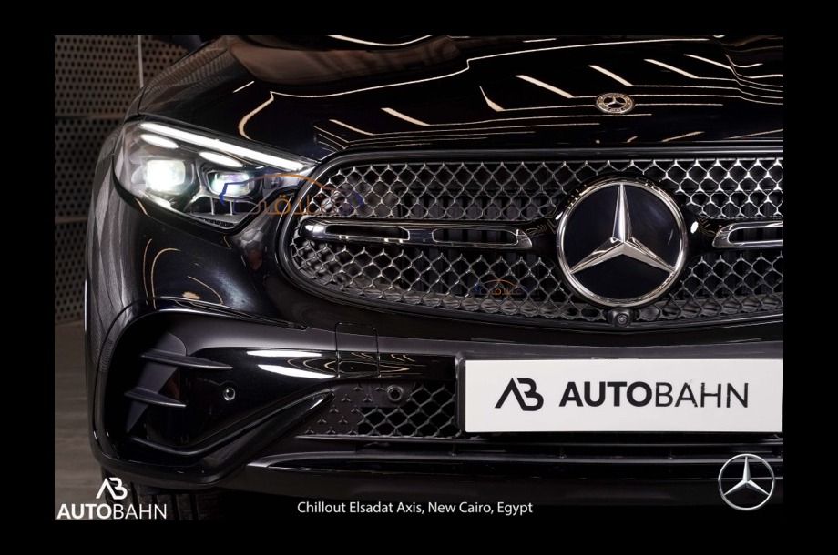 GLC 300 Mercedes أسود