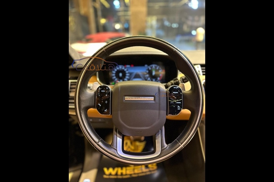 Sport Land Rover أسود