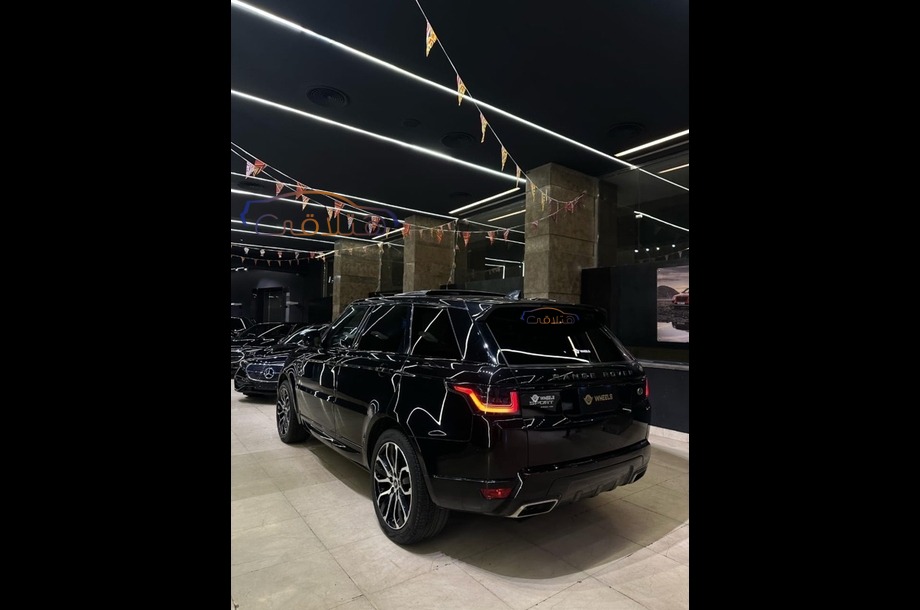 Sport Land Rover أسود