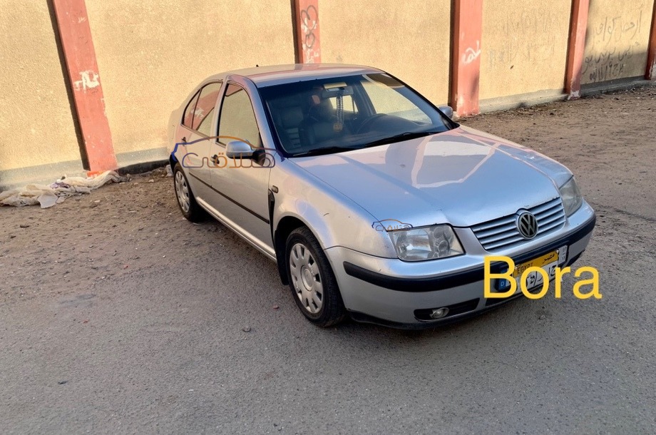 Bora Volkswagen فضي