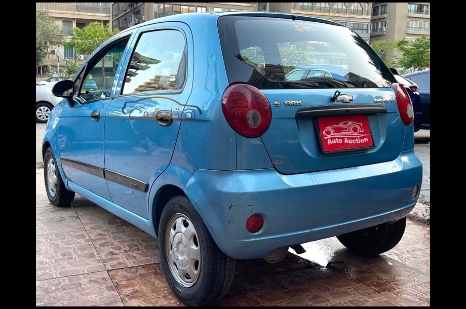 Spark Chevrolet الأزرق الداكن