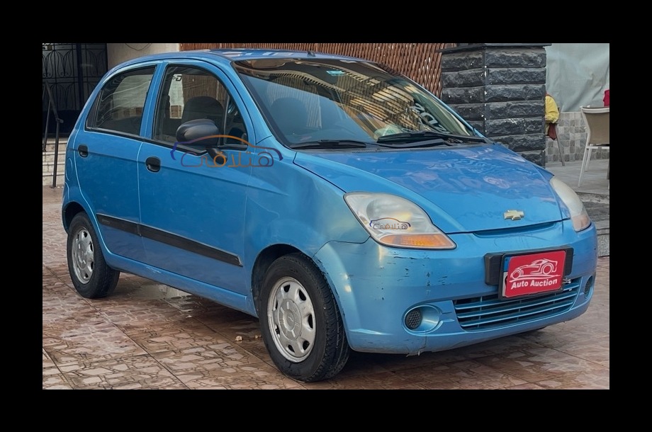 Spark Chevrolet الأزرق الداكن
