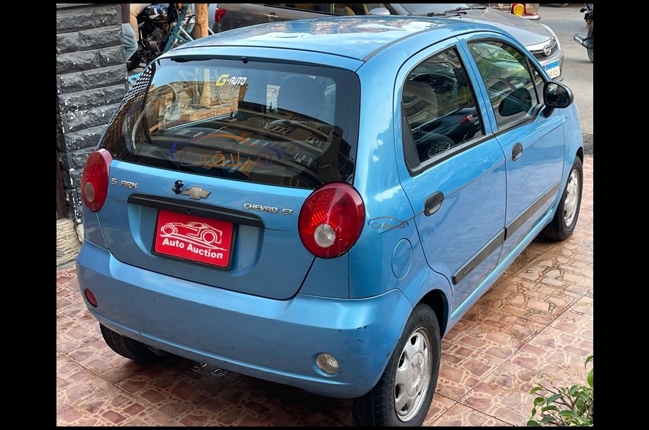 Spark Chevrolet الأزرق الداكن