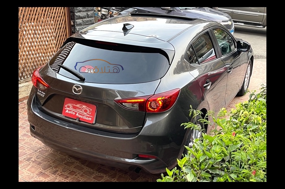 Mazda 3 Mazda رمادي