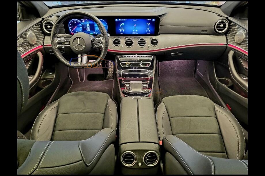 E 200 Mercedes أسود