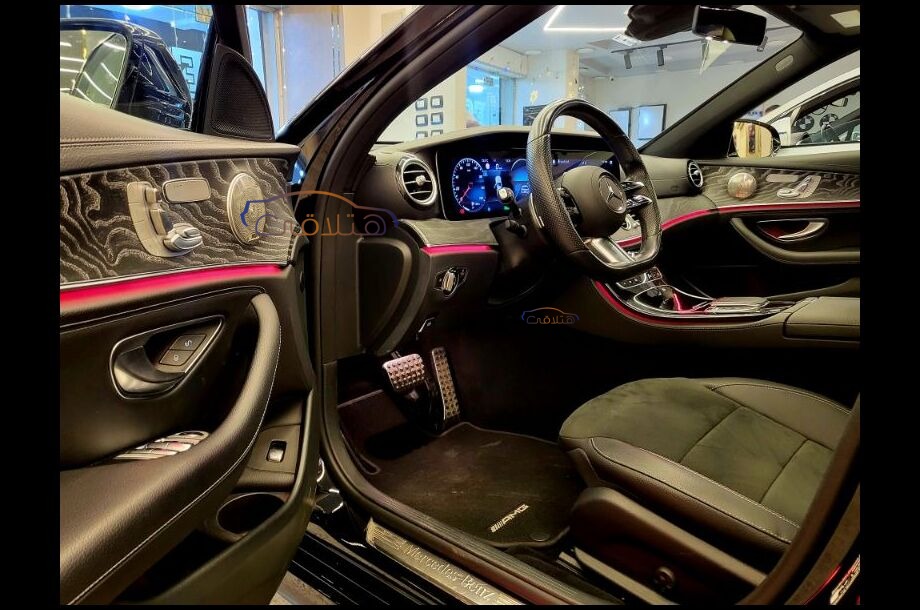 E 200 Mercedes أسود