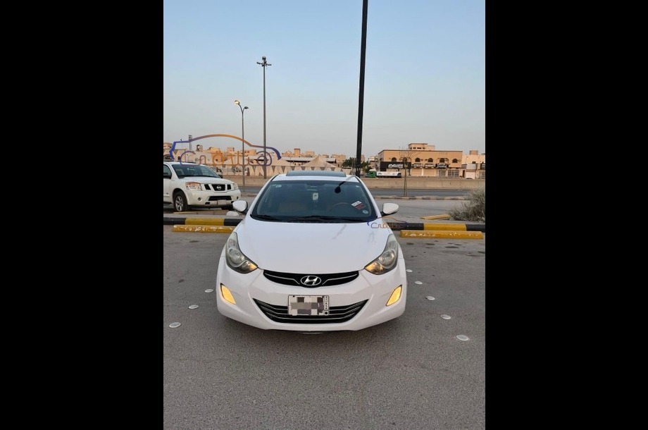 Elantra Hyundai White