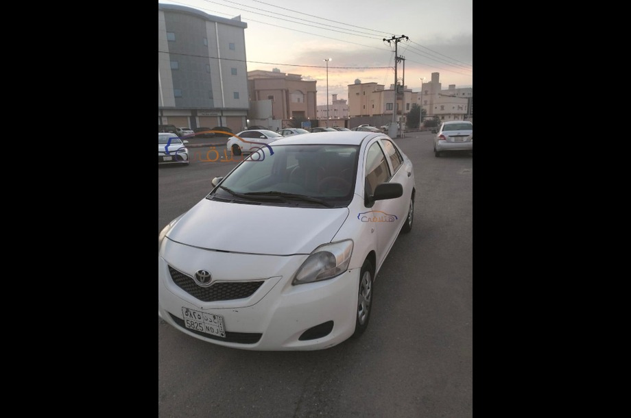 Yaris Toyota White