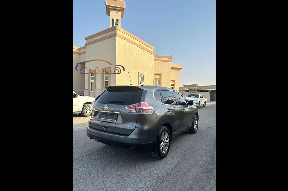 XTrail Nissan فضي