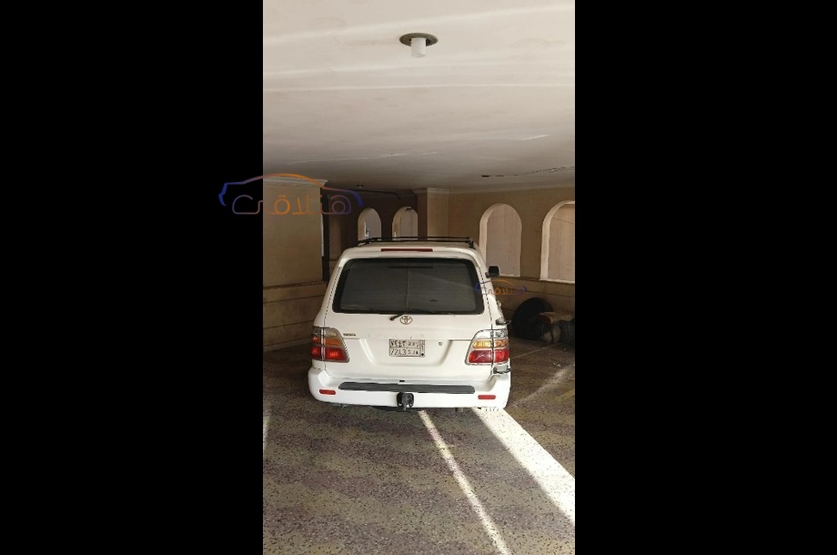 Land Cruiser Toyota White
