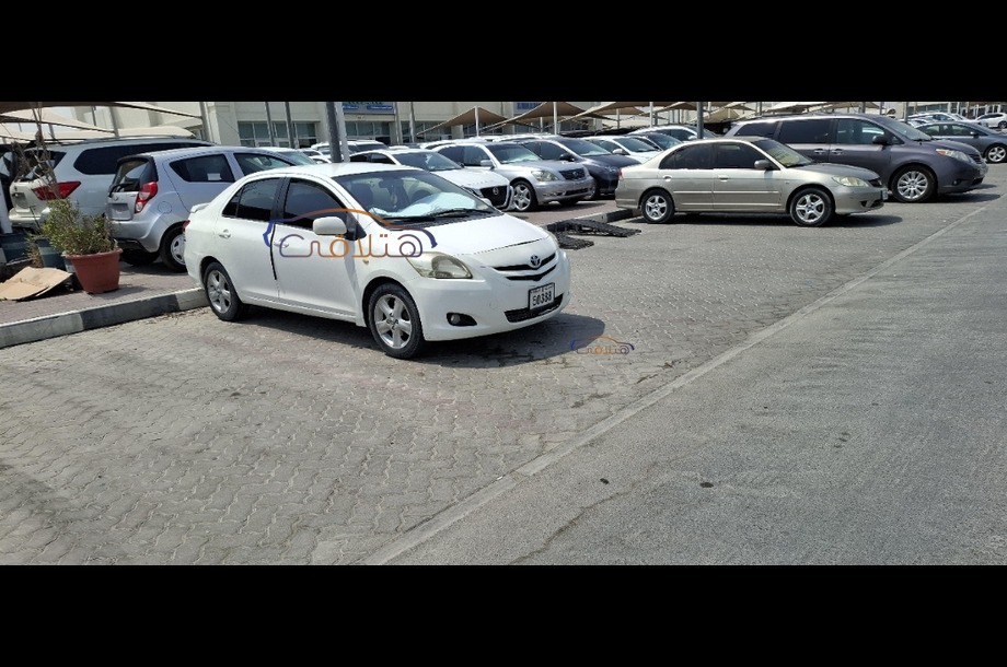 Yaris Toyota White