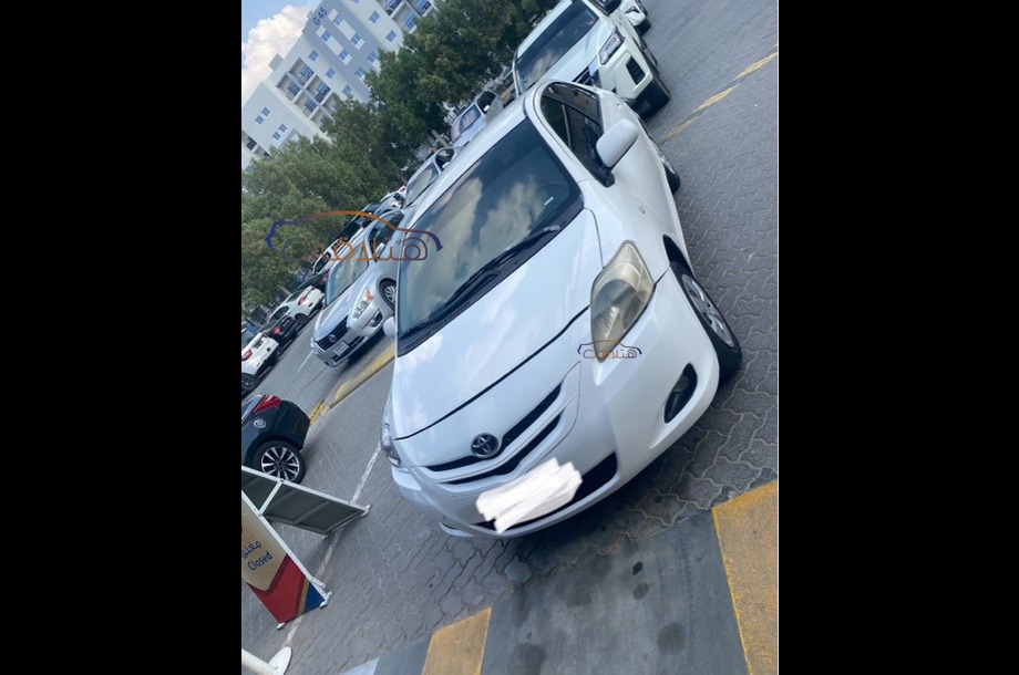 Yaris Toyota White