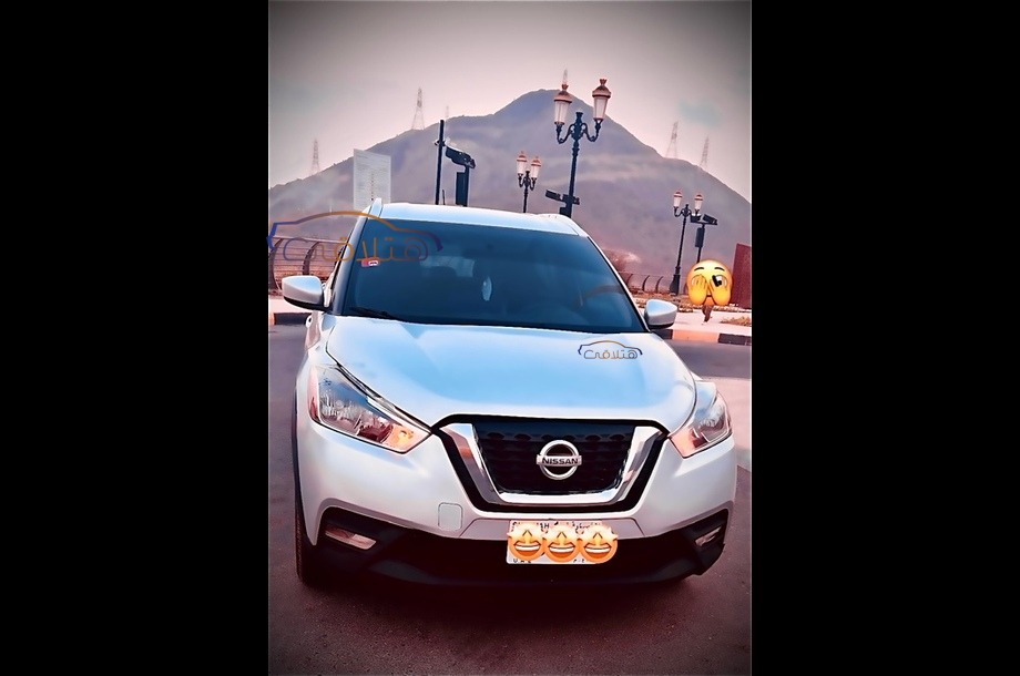Kicks Nissan Silver