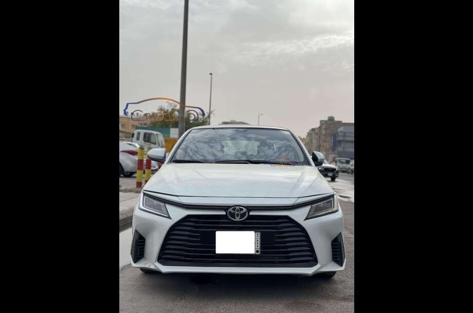 Yaris Toyota White