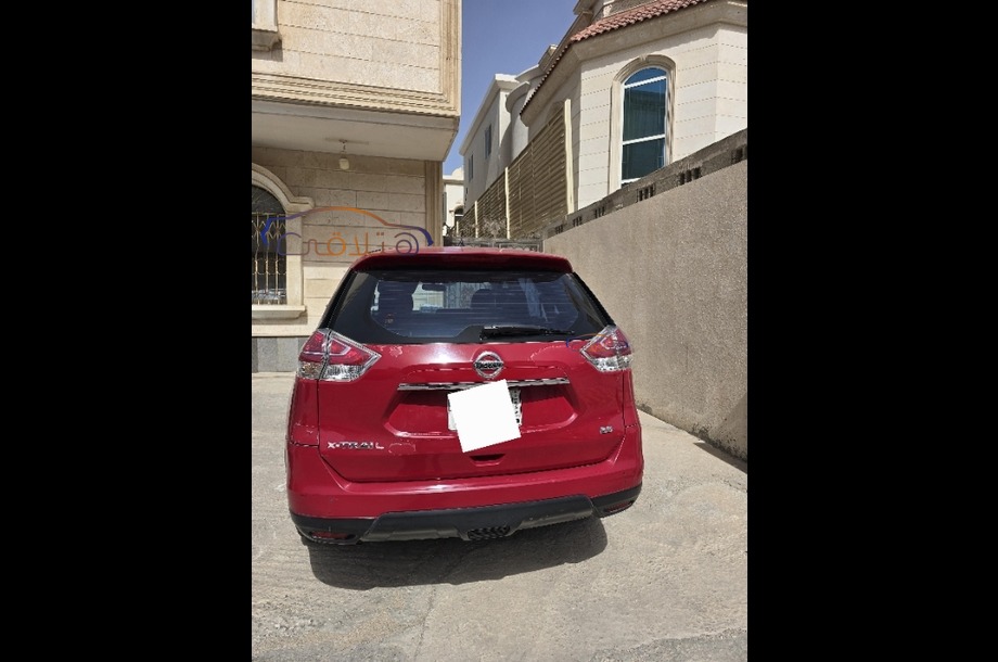 XTrail Nissan احمر